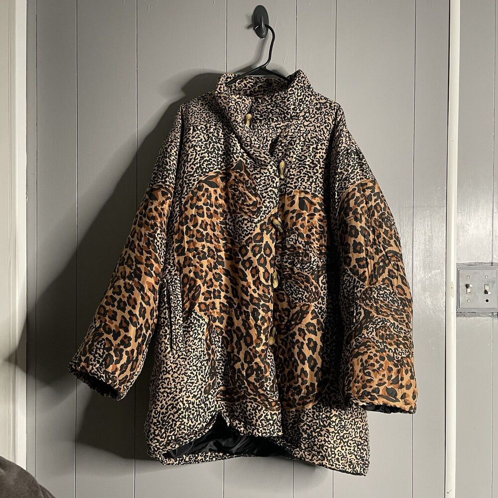 VTG Fuda International Silk Mixed Animal Print Toggle Puffer Jacket Large